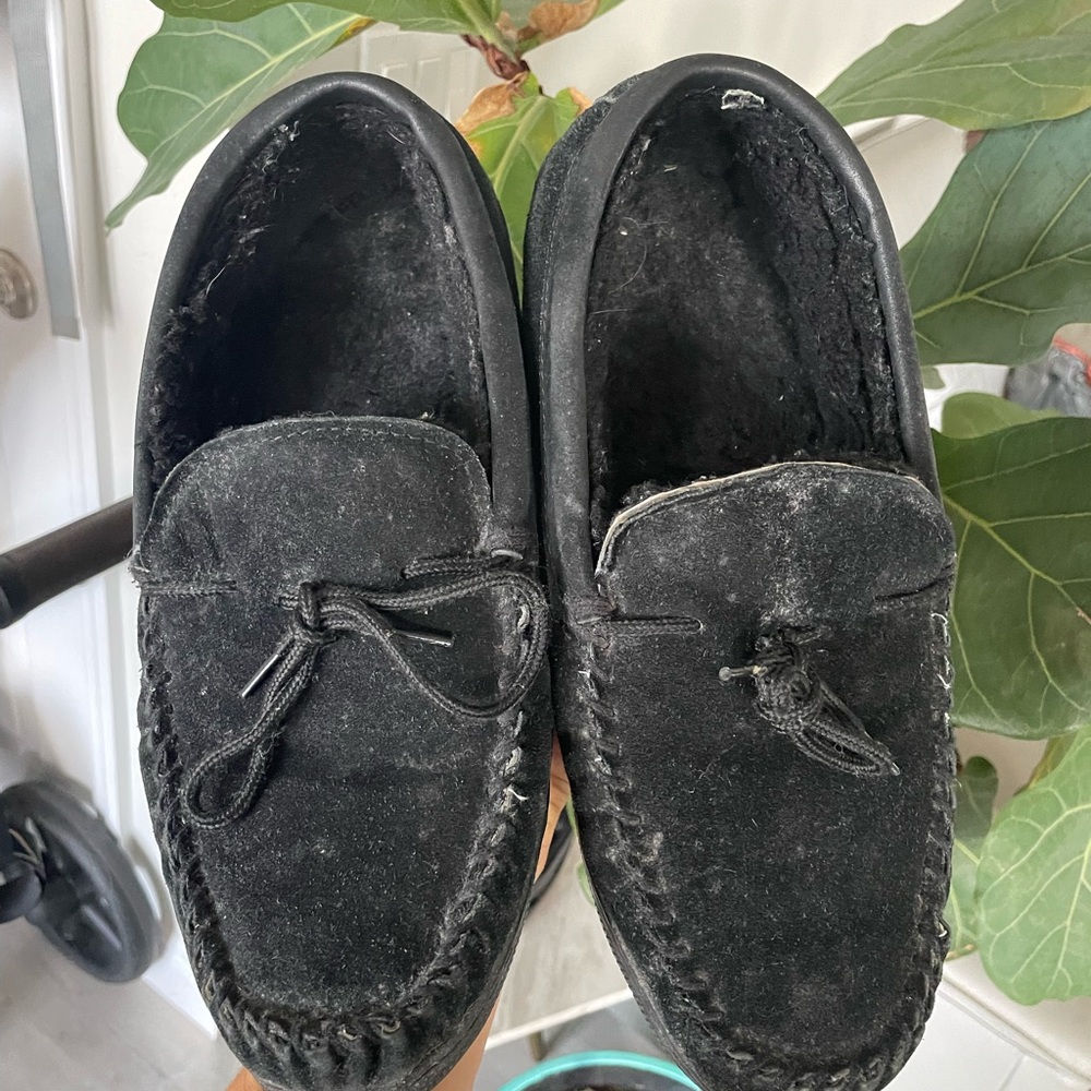 BearPaw Black Suede Men’s Moccasin Slippers with warm Wool